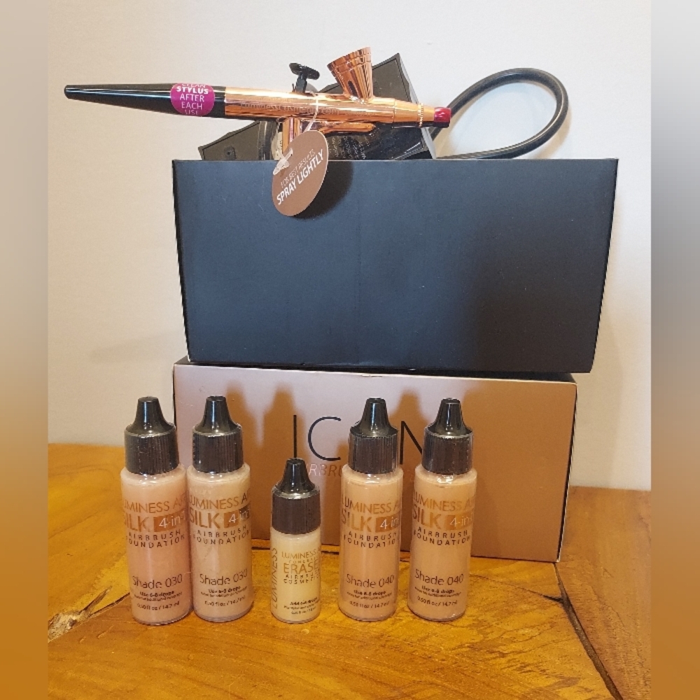 Luminess Air Icon Makeup Airbrush System + 4 Silk 4 in 1 Foundations 030 040